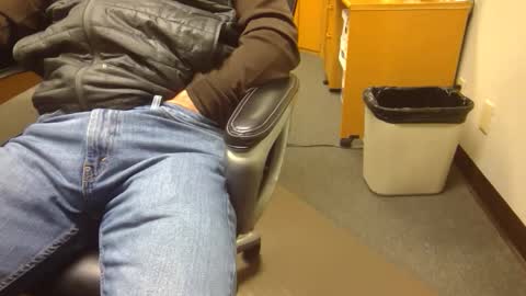 useemie online show from November 2025 09:14:02 PM