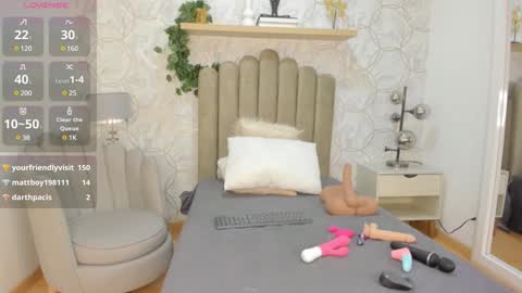 Vaiolet  online show from December 2024 10:52:02 PM