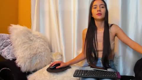 VaiolletCooper online show from April 2026 03:42:01 PM