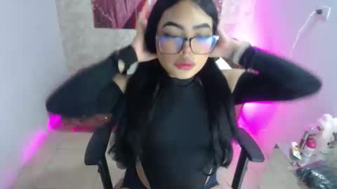 Vaiolet online show from December 2025 05:09:02 PM