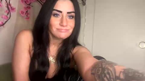 Snapshot of valaya906 chatting on December 2025 01:11:01 AM Valaya Noire online show from December 2025 01:11:01 AM