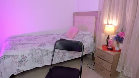 Snapshot of vale_kross chatting on February 2025 02:21:01 PM HI IM NEW online show from February 2025 02:21:01 PM