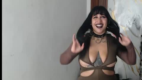 Snapshot of valen_ross7 chatting on June 2026 05:44:02 PM valen_ross7 online show from June 2026 05:44:02 PM