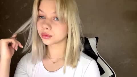 Olachka online show from November 2025 03:20:02 AM