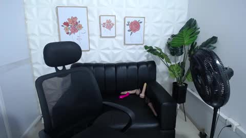 Snapshot of valentina_mature chatting on February 2025 01:52:02 AM Valentina online show from February 2025 01:52:02 AM