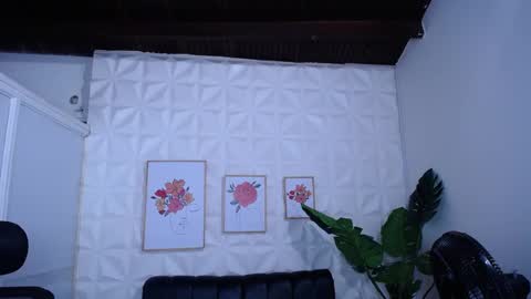 Snapshot of valentina_mature chatting on November 2025 10:45:02 PM Valentina online show from November 2025 10:45:02 PM