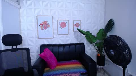 Snapshot of valentina_mature chatting on November 2025 02:45:02 AM Valentina online show from November 2025 02:45:02 AM