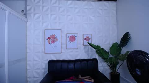 Snapshot of valentina_mature chatting on November 2025 11:03:01 PM Valentina online show from November 2025 11:03:01 PM