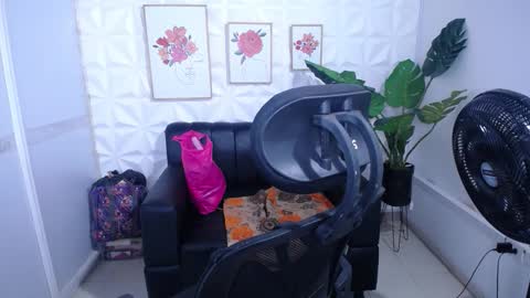 Snapshot of valentina_mature chatting on November 2025 04:49:01 AM Valentina online show from November 2025 04:49:01 AM