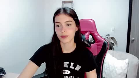 Snapshot of valentinasweet_ chatting on November 2025 01:49:01 AM Valentina online show from November 2025 01:49:01 AM