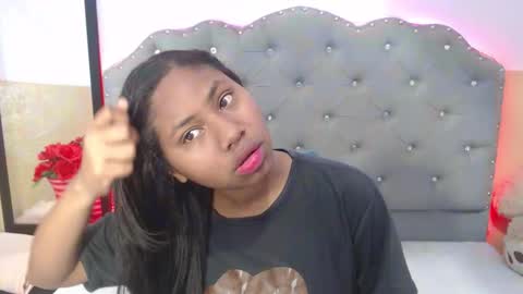 Snapshot of valentinavega18x chatting on November 2025 03:01:02 AM valentina vega online show from November 2025 03:01:02 AM