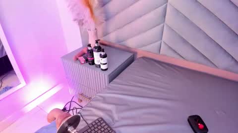 Snapshot of valentine_mia_ chatting on November 2025 07:43:01 PM Mia online show from November 2025 07:43:01 PM