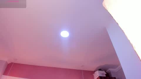 Snapshot of valentine_mia_ chatting on November 2025 07:30:01 PM Mia online show from November 2025 07:30:01 PM