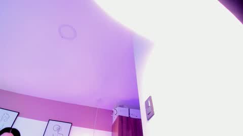 Snapshot of valentine_mia_ chatting on November 2025 07:35:02 PM Mia online show from November 2025 07:35:02 PM