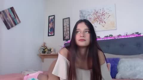 V A L E N T I N I online show from October 2025 08:08:02 PM