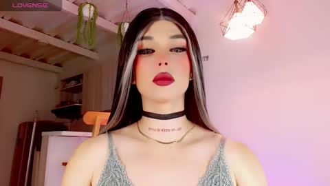 Snapshot of valentinne_marian chatting on February 2025 07:01:02 AM Marian online show from February 2025 07:01:02 AM