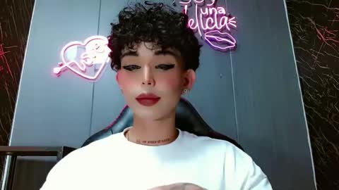 Snapshot of valentinne_marian chatting on November 2025 08:00:01 PM Marian online show from November 2025 08:00:01 PM