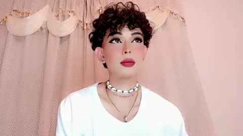 Snapshot of valentinne_marian chatting on December 2025 11:53:01 PM Marian online show from December 2025 11:53:01 PM