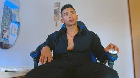 Mistery Guy online show from November 2025 06:39:01 PM