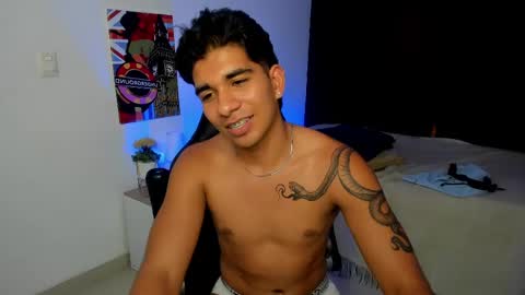VALENTINO MOURA online show from March 2025 06:34:01 PM