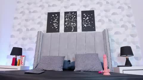 VALENTINO CASTAO online show from February 2025 08:30:02 PM