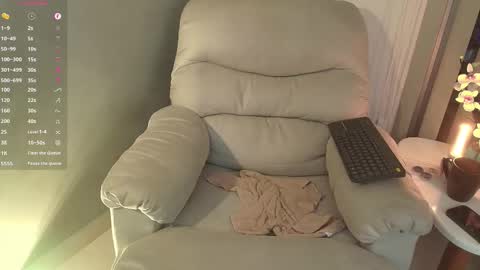 Valentino online show from February 2025 02:10:02 AM