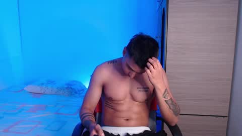 Snapshot of valentinosex_1 chatting on October 2025 11:04:02 PM VALENTINO online show from October 2025 11:04:02 PM