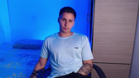 Snapshot of valentinosex_1 chatting on November 2025 09:46:01 PM VALENTINO online show from November 2025 09:46:01 PM