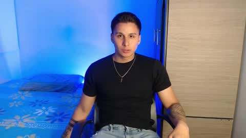 Snapshot of valentinosex_1 chatting on November 2025 07:13:01 PM VALENTINO online show from November 2025 07:13:01 PM