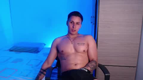 Snapshot of valentinosex_1 chatting on November 2025 12:32:01 AM VALENTINO online show from November 2025 12:32:01 AM