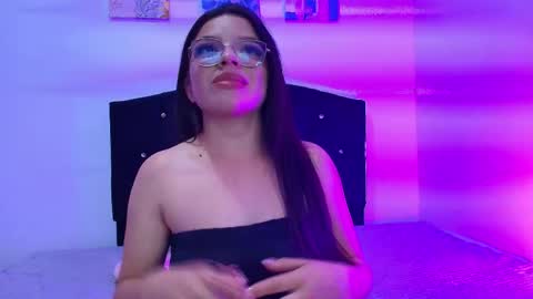 Snapshot of valeria__lux chatting on May 2026 01:23:02 AM Valeria online show from May 2026 01:23:02 AM