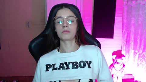 Snapshot of valeria_mendozza chatting on December 2024 05:44:01 AM online show from December 2024 05:44:01 AM