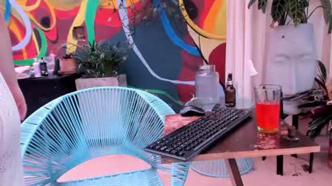 Snapshot of valeria_restrepo chatting on June 2026 06:56:01 PM Valeria online show from June 2026 06:56:01 PM