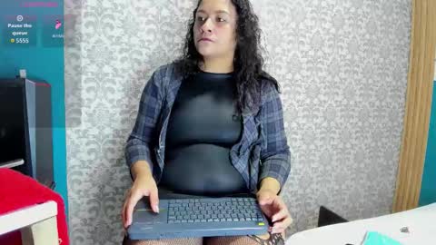 Costume lover online show from February 2026 03:07:01 PM