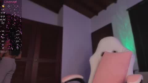 Snapshot of valeria_uribe22 chatting on February 2025 10:48:02 PM    online show from February 2025 10:48:02 PM