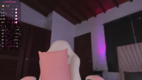 Snapshot of valeria_uribe22 chatting on February 2025 08:31:01 PM    online show from February 2025 08:31:01 PM