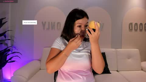 Snapshot of valeriaroldanx chatting on May 2026 10:12:02 AM Valeria online show from May 2026 10:12:02 AM