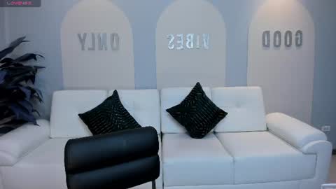 Snapshot of valeriaroldanx chatting on June 2026 11:20:01 AM Valeria online show from June 2026 11:20:01 AM