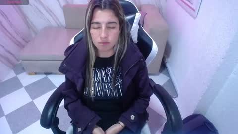 Snapshot of valerie_b chatting on February 2025 09:10:01 AM valerie_b online show from February 2025 09:10:01 AM