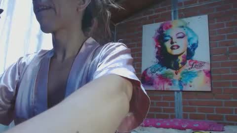 Snapshot of valerie_rousse chatting on December 2024 08:03:02 PM valerie_rousse online show from December 2024 08:03:02 PM