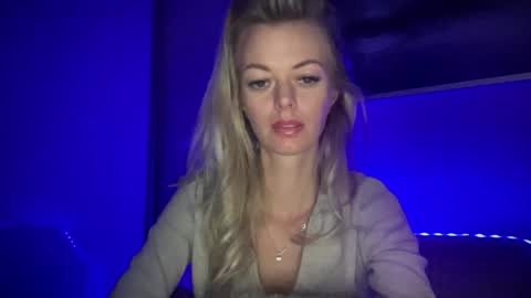 Valerie  online show from November 2025 09:32:02 AM