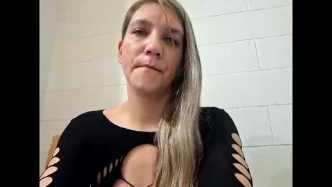Snapshot of valerierayne13 chatting on March 2026 05:23:01 AM ValerieRayne online show from March 2026 05:23:01 AM