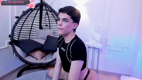 Snapshot of valery_hil chatting on December 2024 11:18:02 PM Thomy online show from December 2024 11:18:02 PM