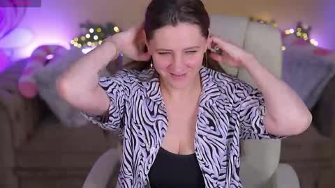 V A L E R Y  M U R online show from January 2026 08:01:01 PM