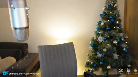 Snapshot of valeryrhouse_ chatting on December 2024 01:47:02 AM All my links here online show from December 2024 01:47:02 AM