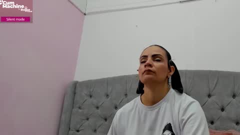 Snapshot of valesskahall chatting on December 2025 12:14:02 PM Valesskahall online show from December 2025 12:14:02 PM