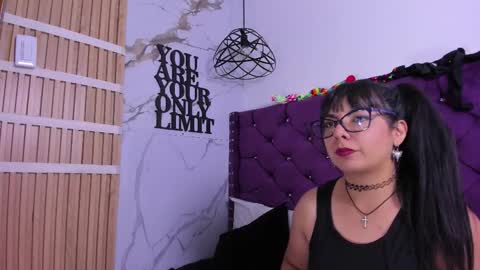 Valkiria and Dione online show from March 2026 07:18:02 PM