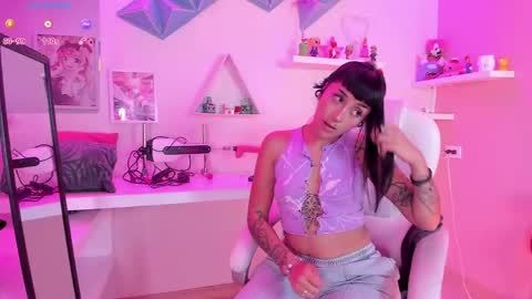 Snapshot of valkiria_ponce chatting on April 2026 04:30:01 AM Valkiria online show from April 2026 04:30:01 AM