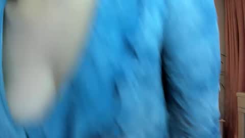 Snapshot of vallejo_macarena chatting on September 2025 04:00:01 AM Macarena online show from September 2025 04:00:01 AM