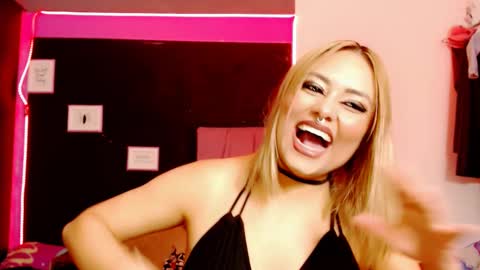 Snapshot of vallery_doll chatting on February 2025 03:23:01 AM Valerie online show from February 2025 03:23:01 AM